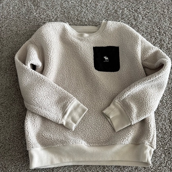 Kids Abercrombie Cozy Cream Sherpa Sweatshirt with Navy Pocket. - Picture 1 of 2